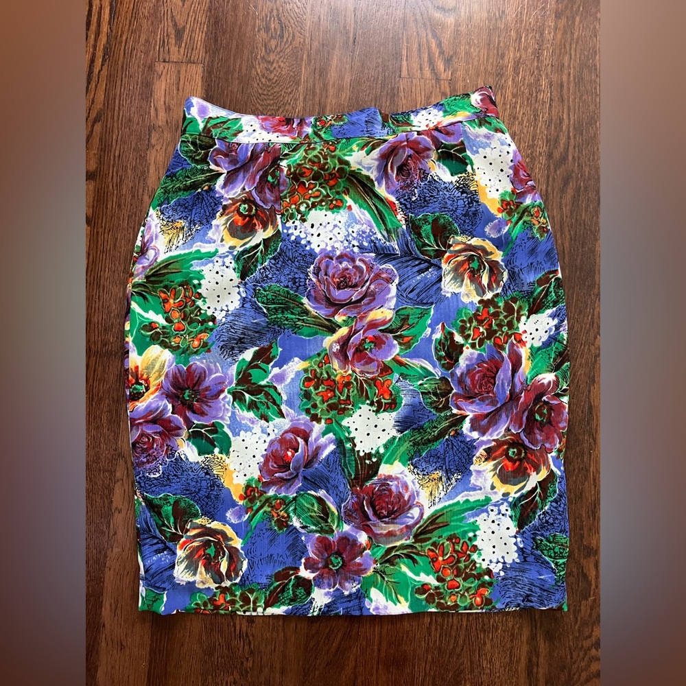Beautiful floral a line skirt size M